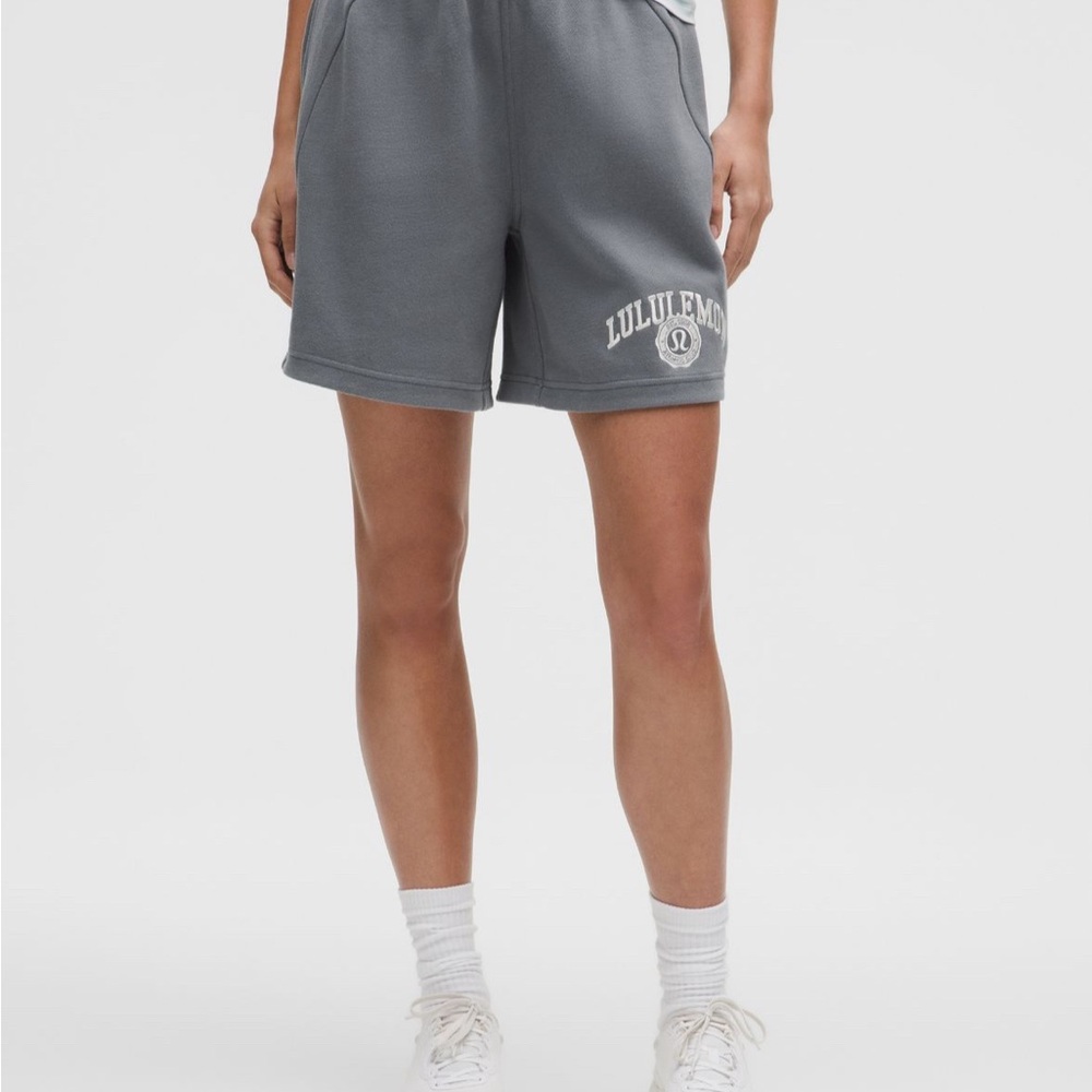 Scuba Mid-Rise Oversized
Short 7" Graphic Solar Grey